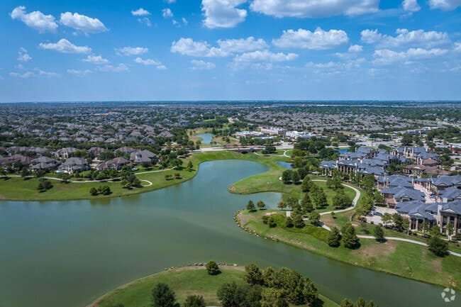 Custom swimming pool and outdoor living area in Cinco Ranch Katy TX