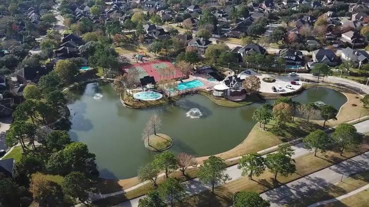 Custom swimming pool and outdoor living area in Copper Lakes TX